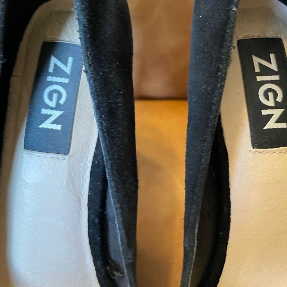 ZIGN Black Suede Heels. Size 8 (US) / 39 (EUR) - Picture 11 of 16